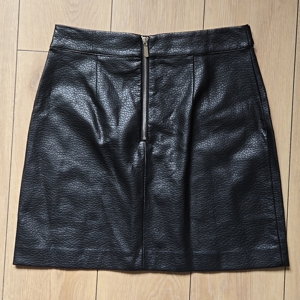 NWOT BRUNETTE THE LABEL FAUX LEATHER A-LINE SKIRT Size S/M - Picture 4 of 9
